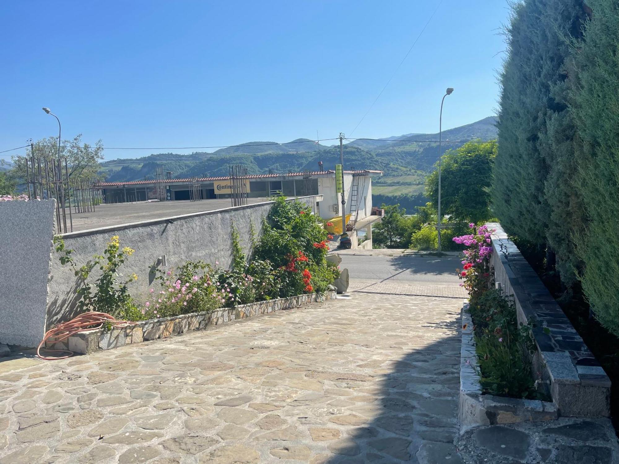 Hotel Latifi Gramsh Luaran gambar