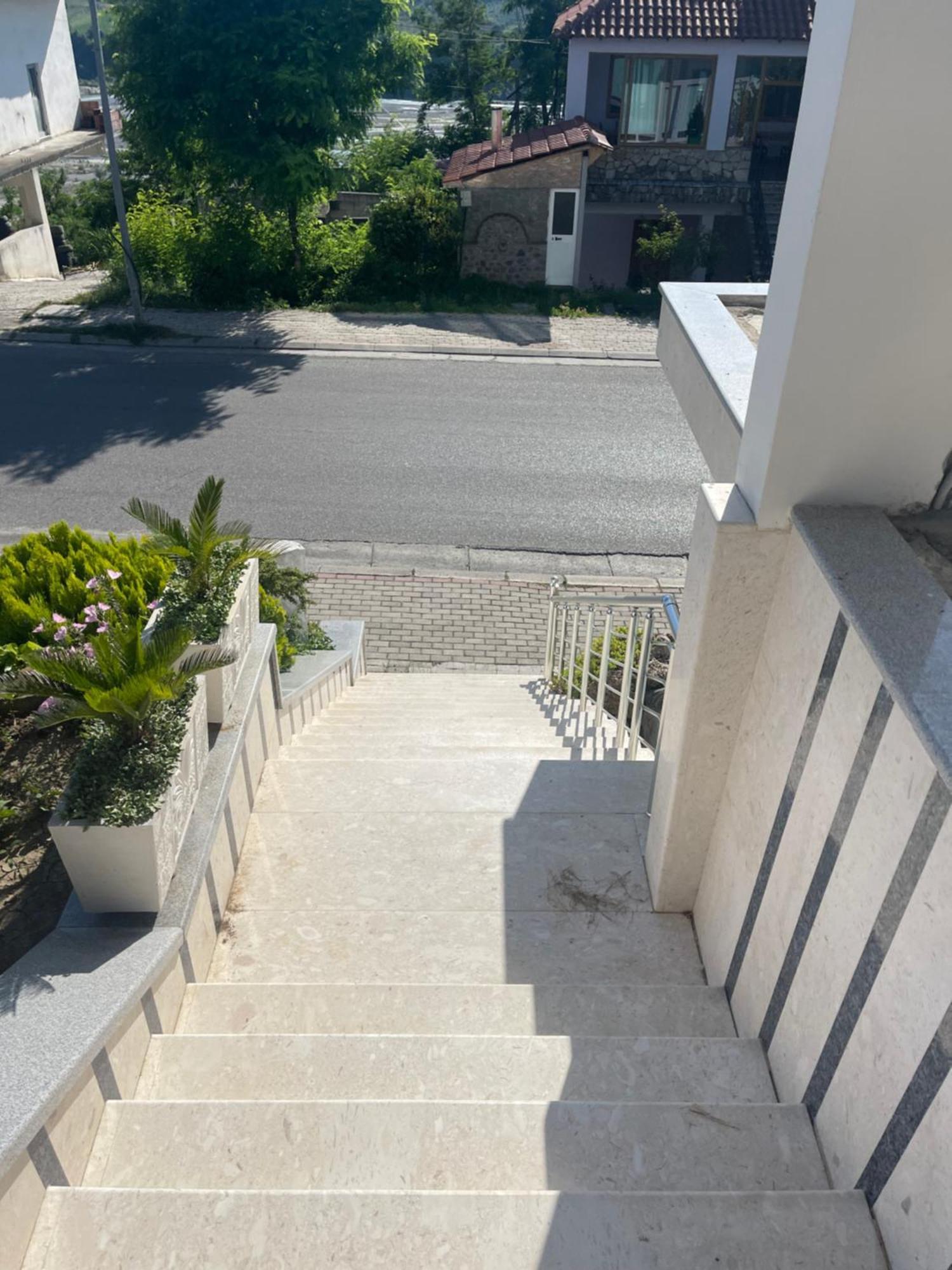 Hotel Latifi Gramsh Luaran gambar