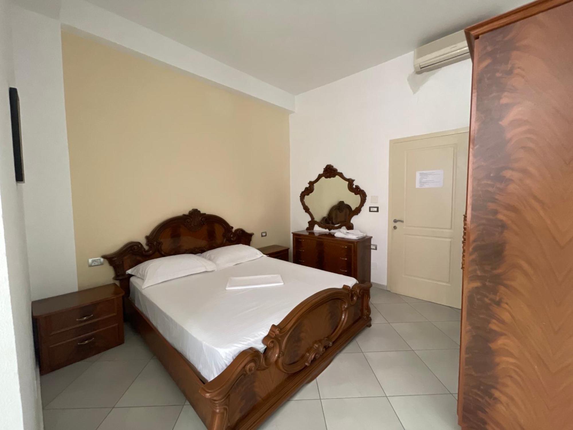 Hotel Latifi Gramsh Luaran gambar