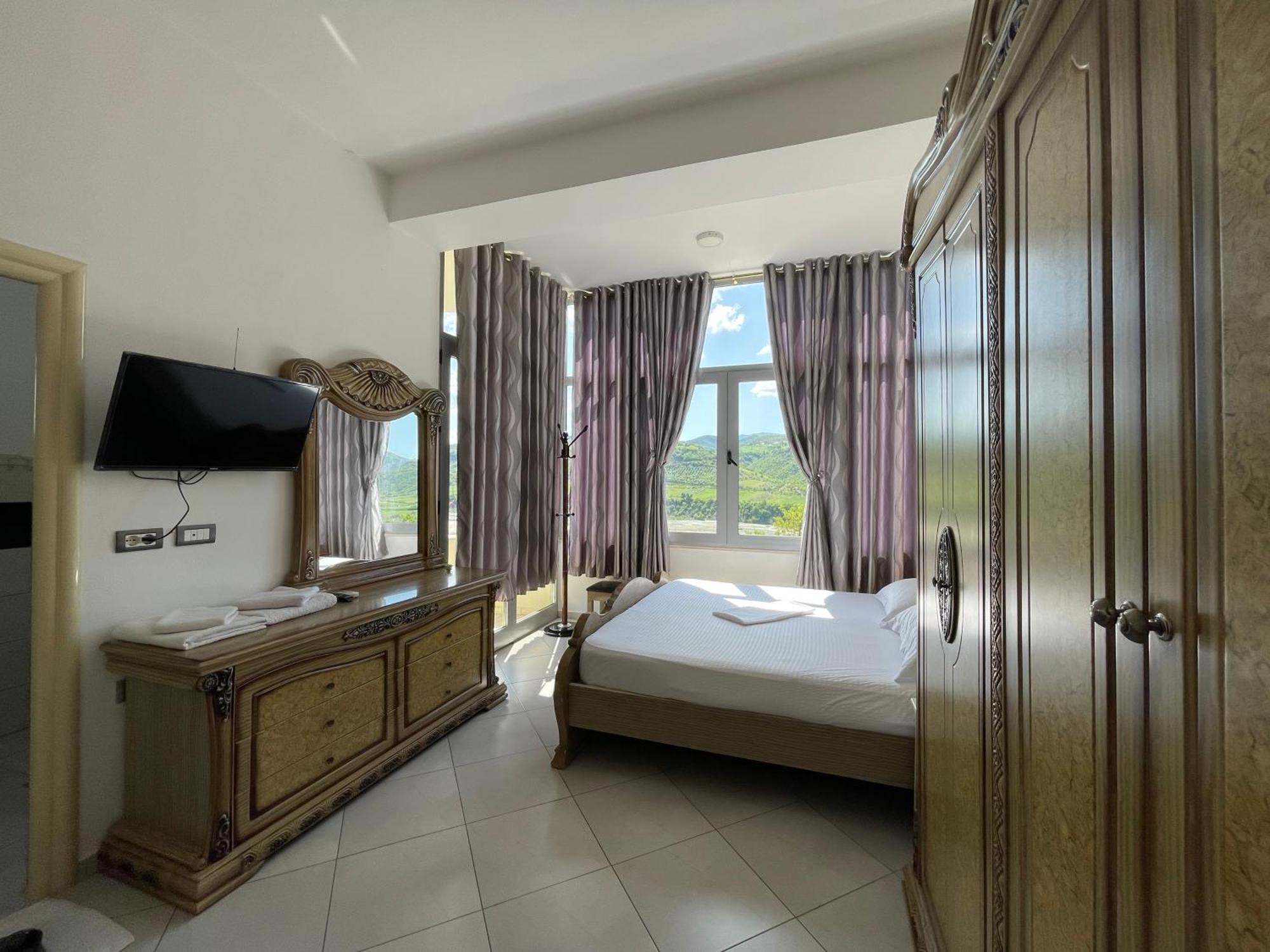 Hotel Latifi Gramsh Luaran gambar