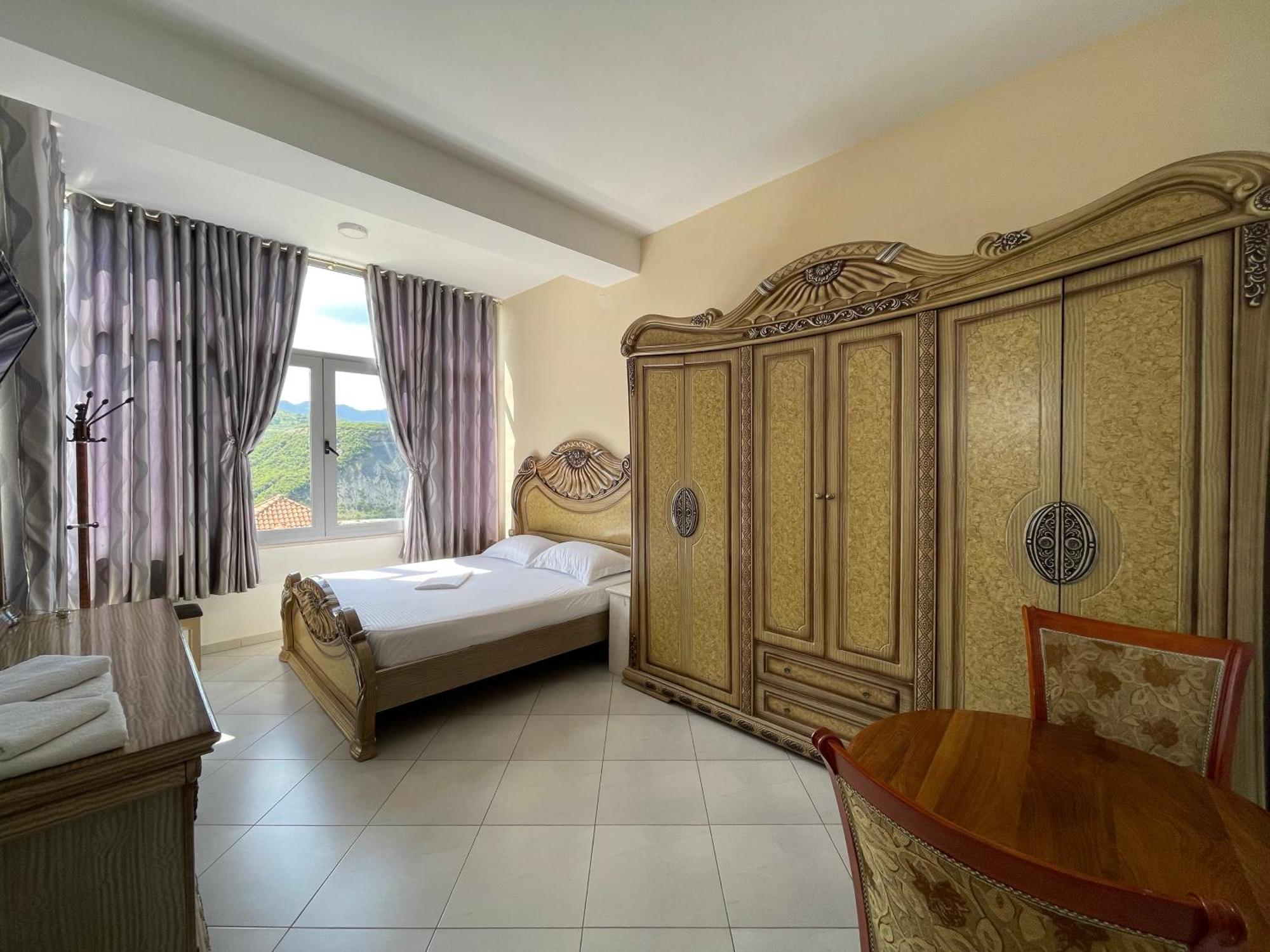 Hotel Latifi Gramsh Luaran gambar