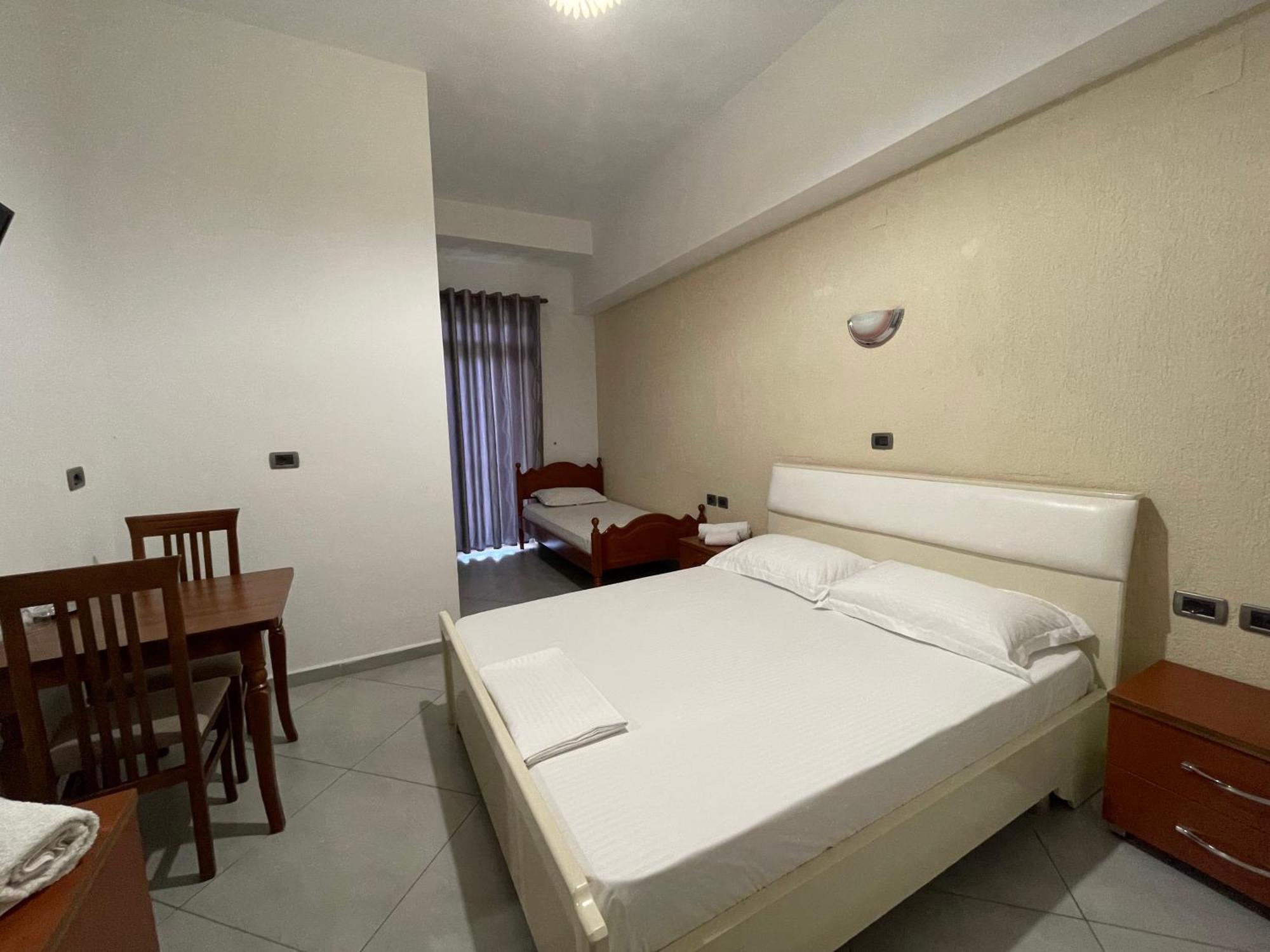 Hotel Latifi Gramsh Luaran gambar