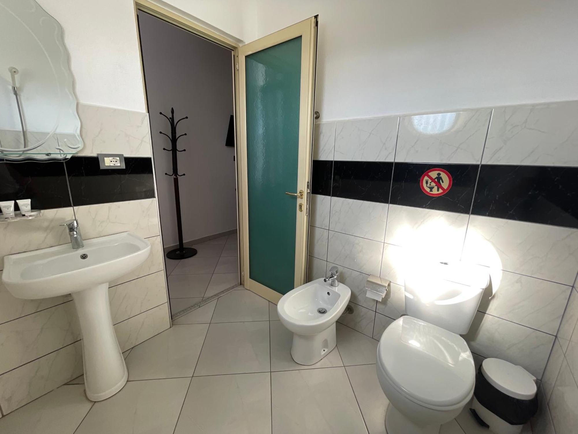 Hotel Latifi Gramsh Luaran gambar
