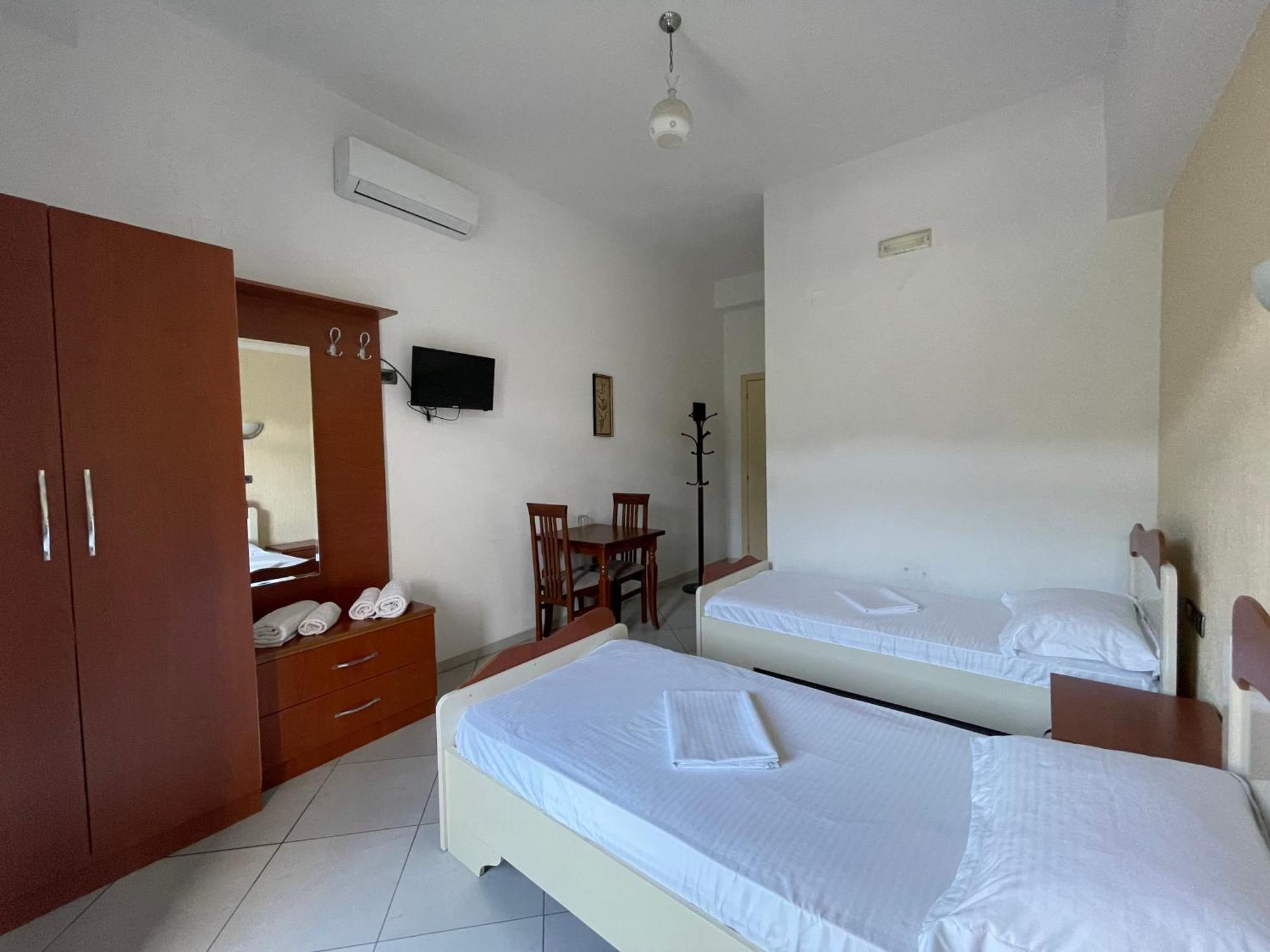 Hotel Latifi Gramsh Luaran gambar