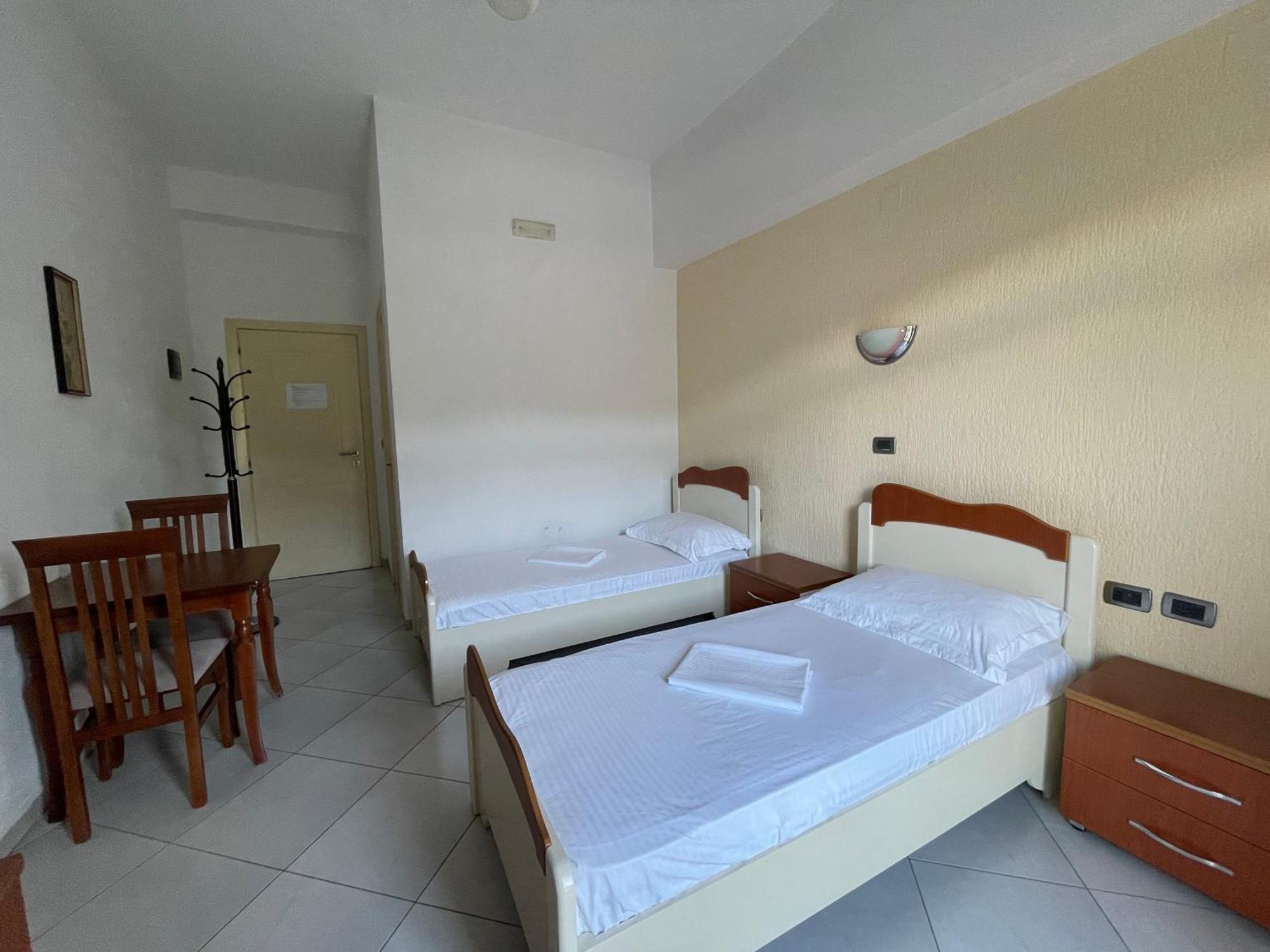Hotel Latifi Gramsh Luaran gambar