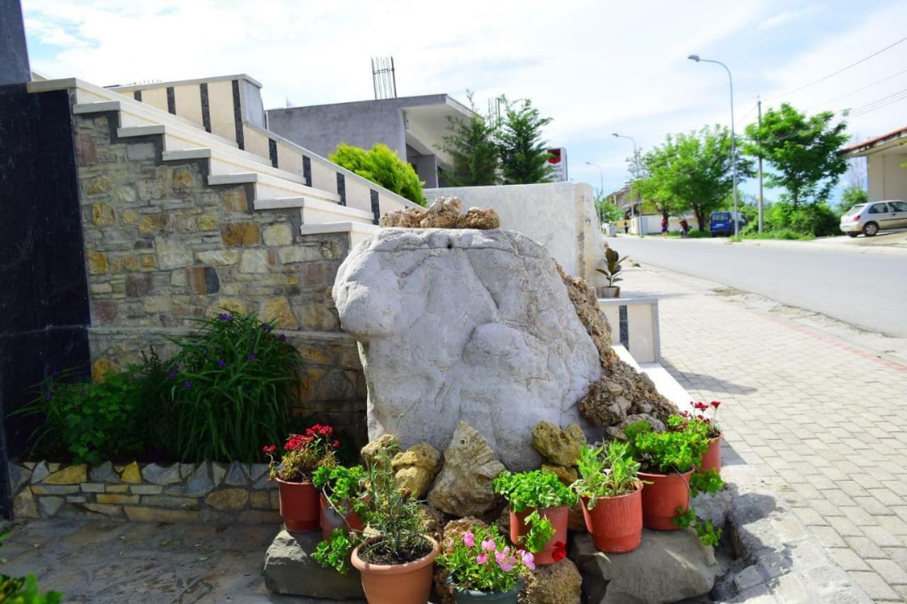 Hotel Latifi Gramsh Luaran gambar